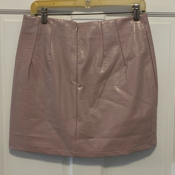 Women’s Pleather Pencil Skirt - Picture 2 of 5